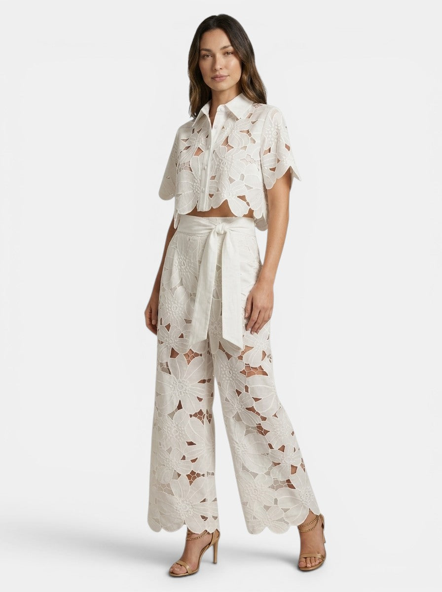 Conjunto de dos piezas para mujer con encaje floral | Top corto elegante con capa y pantalones de pierna ancha para primavera/verano