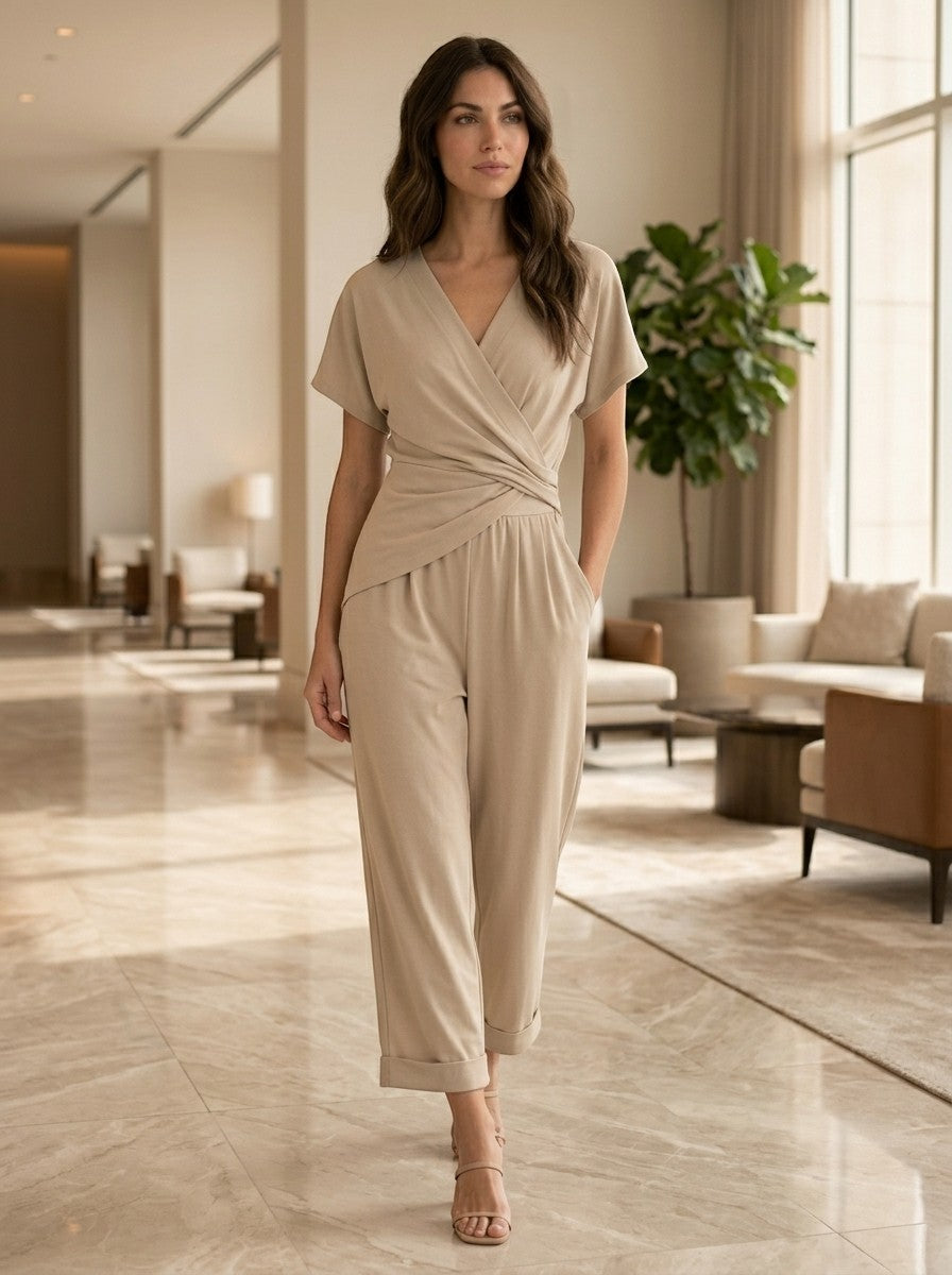 Completo leggero da donna in due pezzi | Top elegante con incrocio frontale e pantaloni su misura