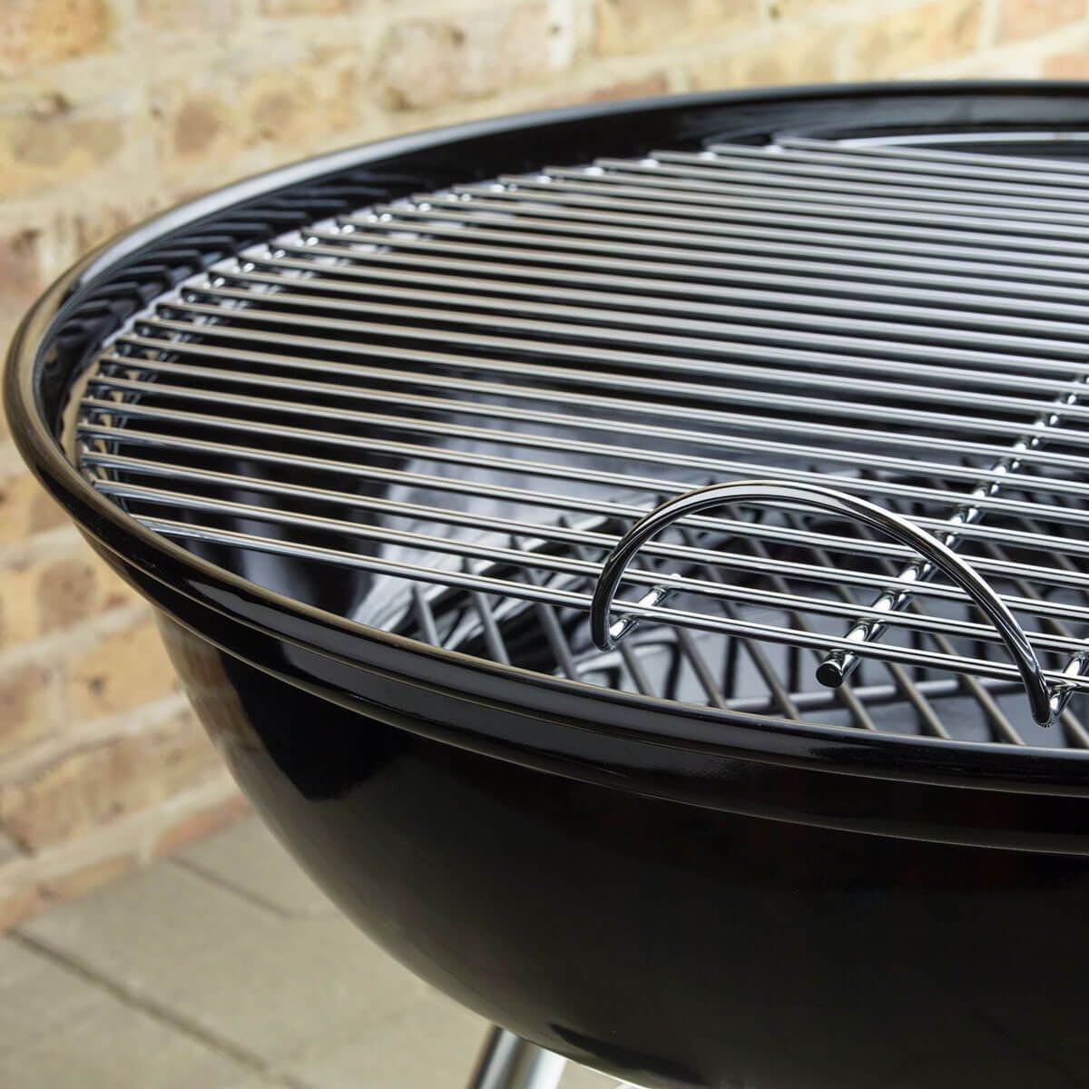 47cm Compact Charcoal BBQ | Black Porcelain-Enamel Kettle Barbecue with One-Touch Cleaning 4