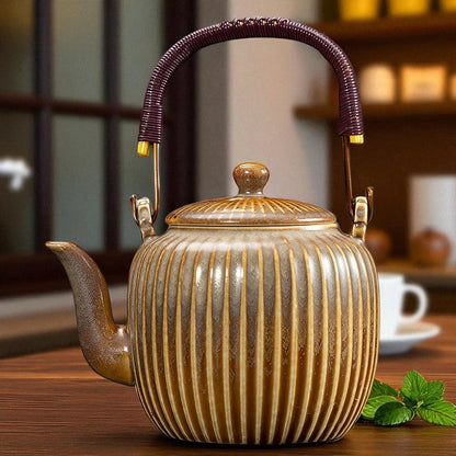 Théière contemporaine en céramique – Élégance sculpturale