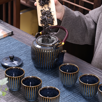 Théière contemporaine en céramique – Élégance sculpturale