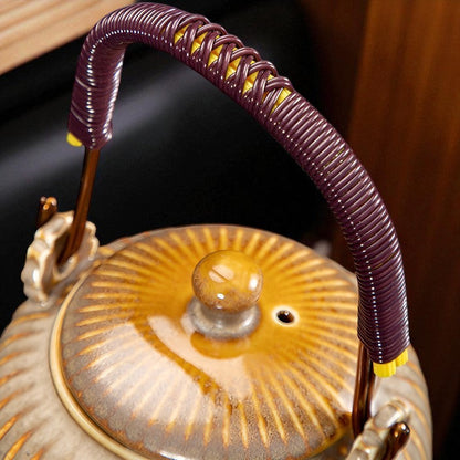 Théière contemporaine en céramique – Élégance sculpturale