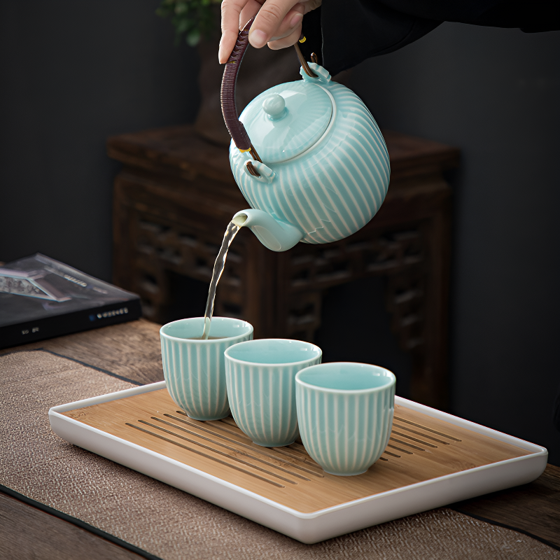 Théière contemporaine en céramique – Élégance sculpturale