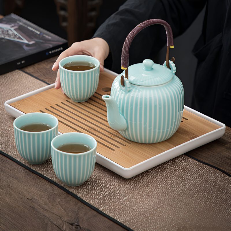 Théière contemporaine en céramique – Élégance sculpturale