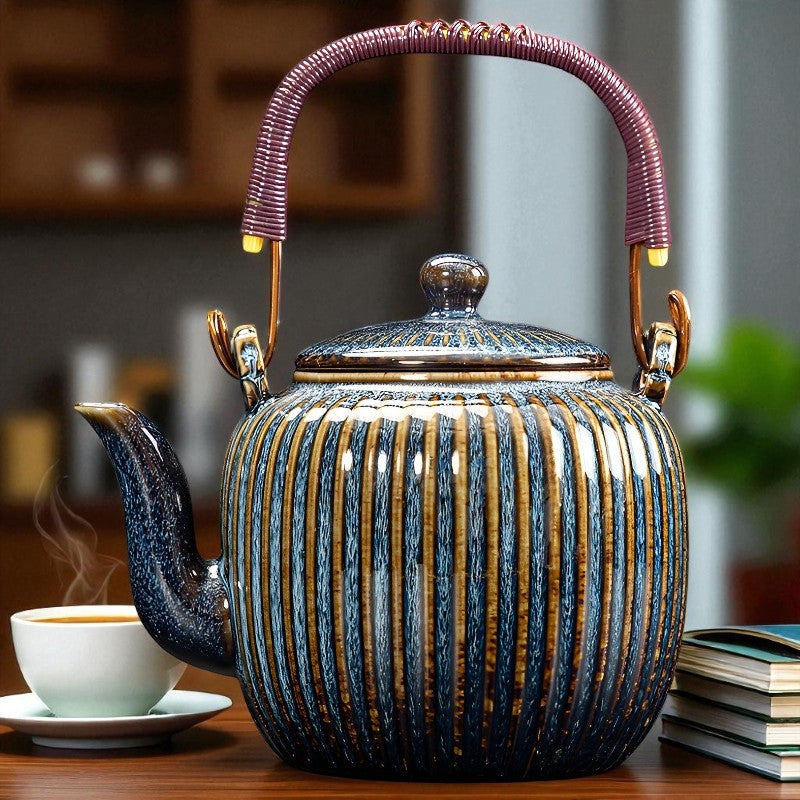 Théière contemporaine en céramique – Élégance sculpturale