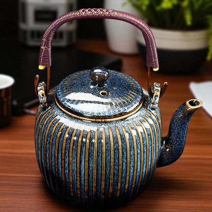 Théière contemporaine en céramique – Élégance sculpturale