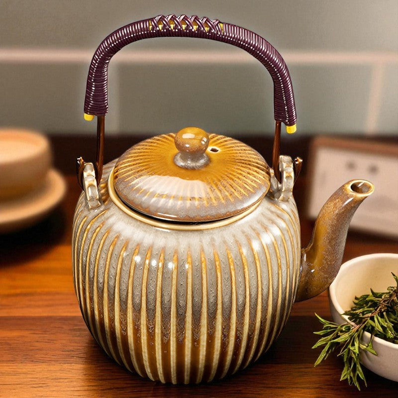 Théière contemporaine en céramique – Élégance sculpturale