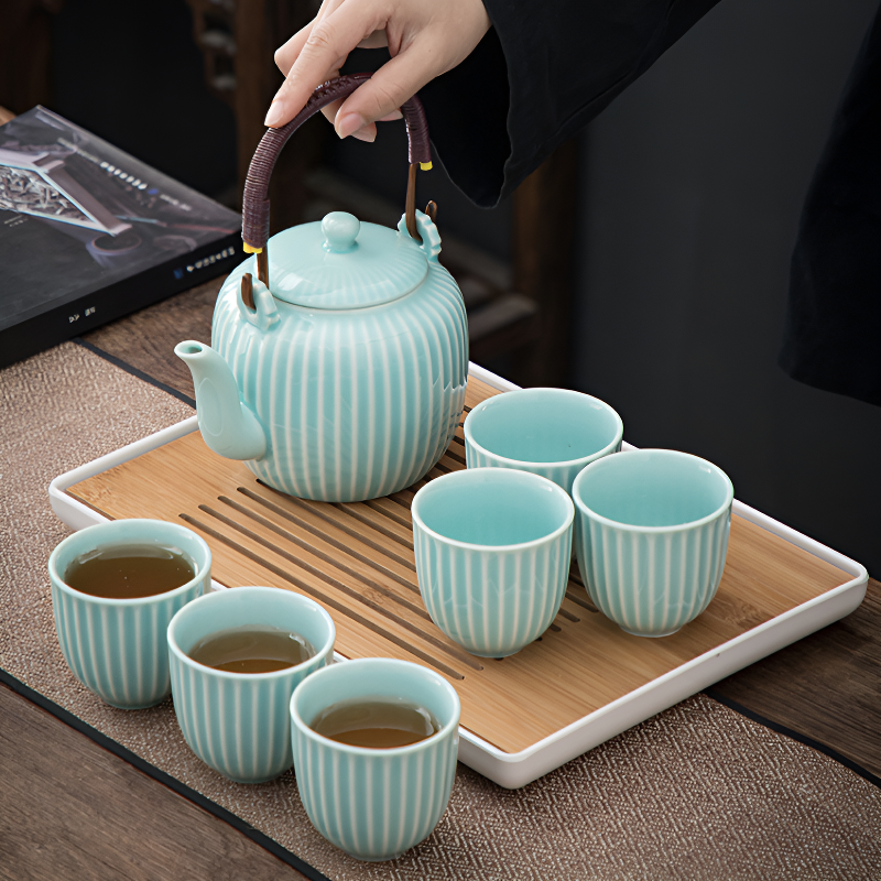 Théière contemporaine en céramique – Élégance sculpturale