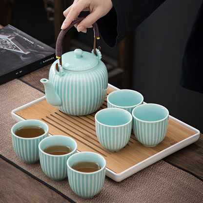 Théière contemporaine en céramique – Élégance sculpturale