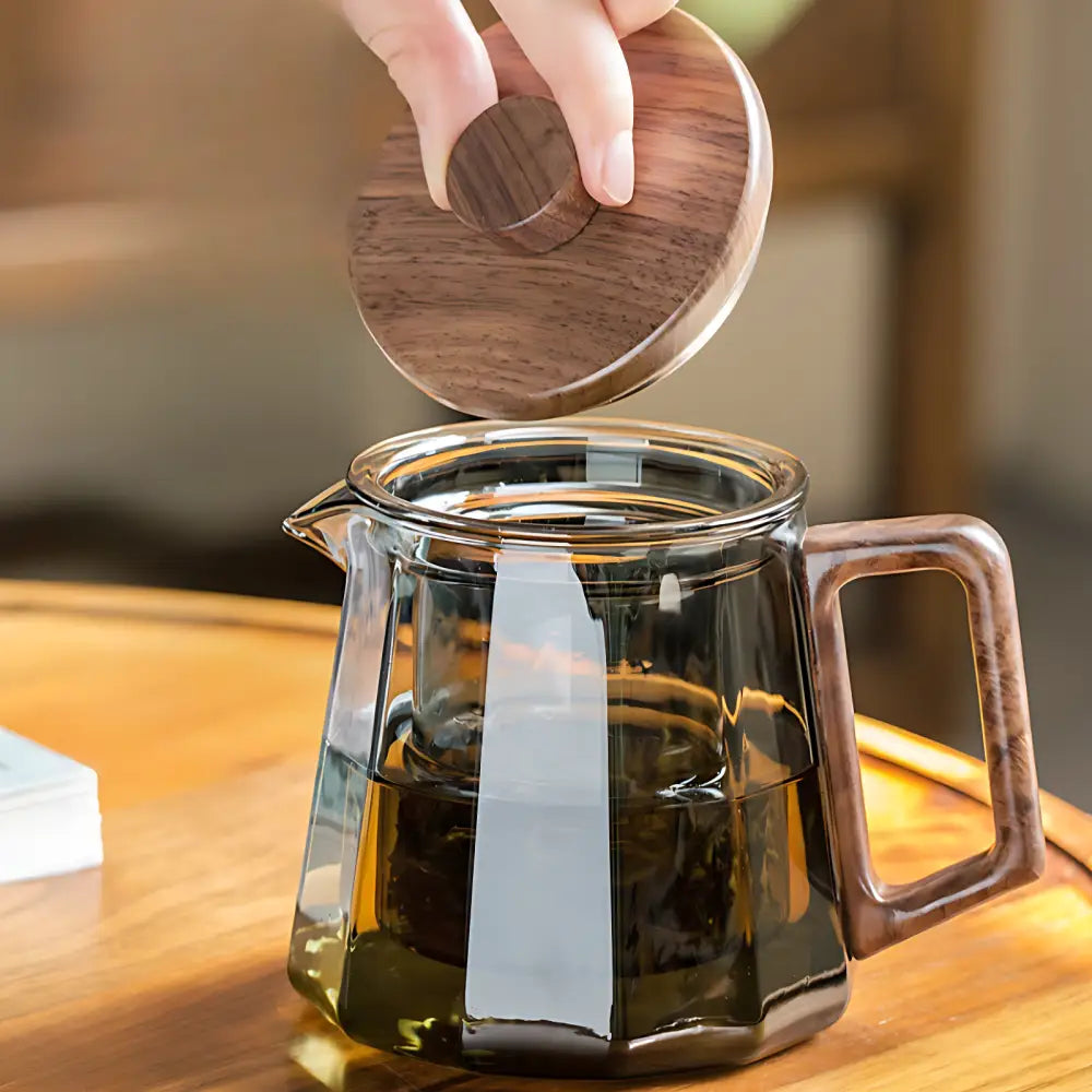 Théière en verre avec infuseur – Bois naturel & transparence