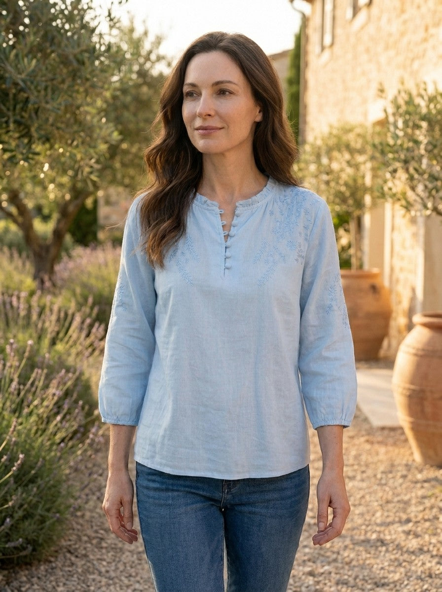 Blusa da donna ricamata con fiori | Top estivo leggero ed elegante con design classico a bottoni sul davanti