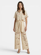 Ensemble deux pièces en dentelle florale pour femme | Top court élégant avec cape superposée et pantalon large pour printemps/été