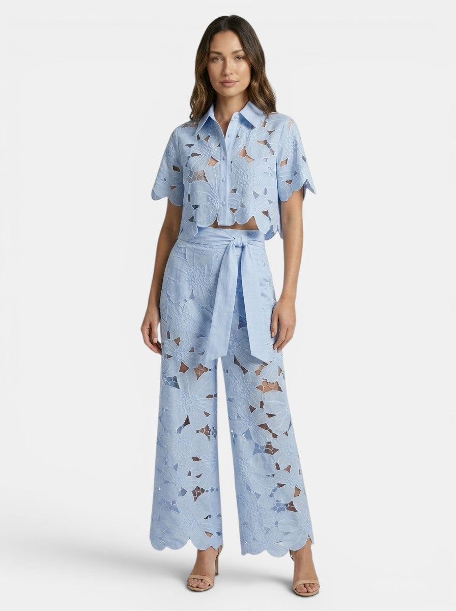 Conjunto de dos piezas para mujer con encaje floral | Top corto elegante con capa y pantalones de pierna ancha para primavera/verano