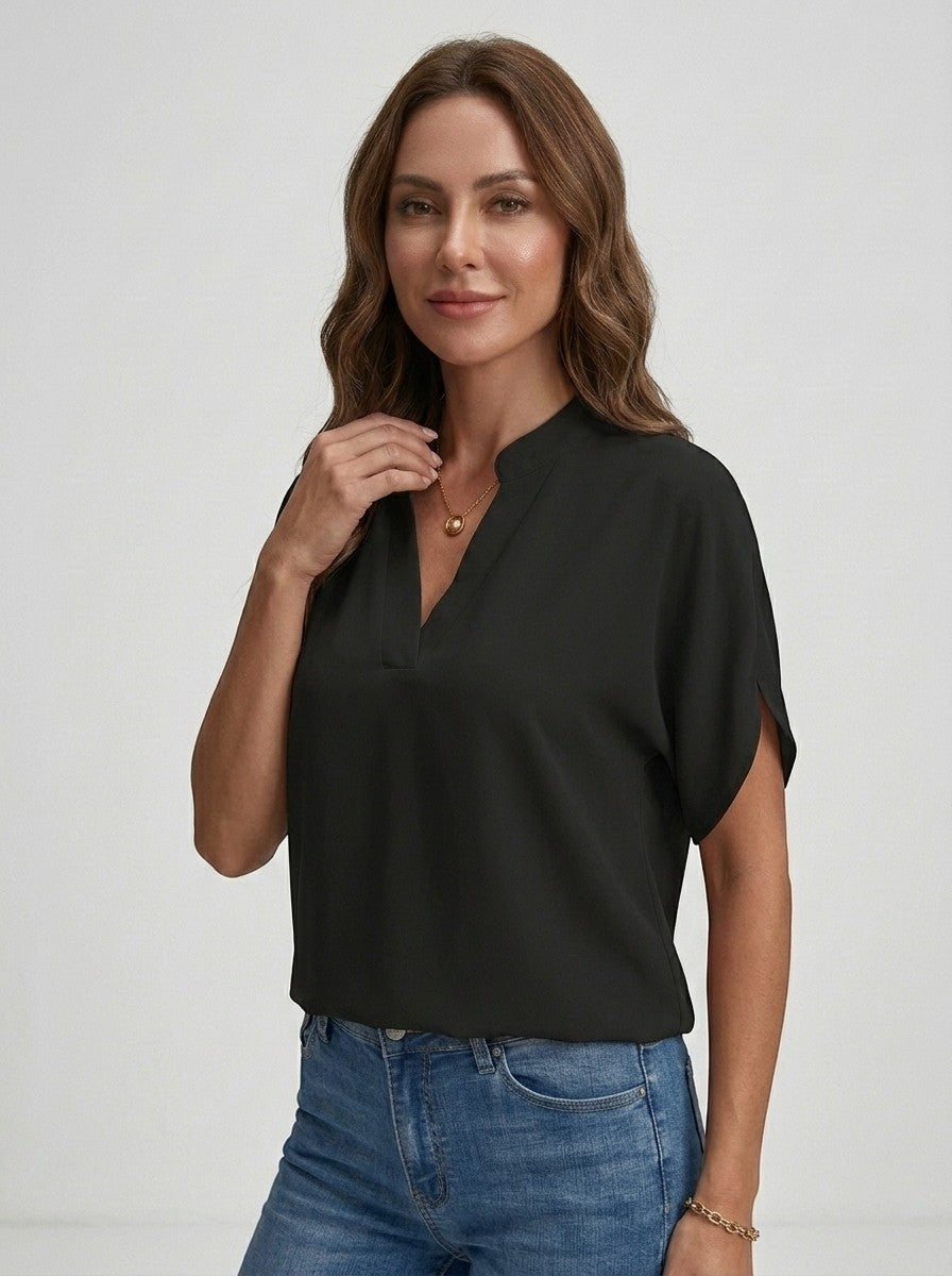Blusa leggera da donna in tessuto | Top estivo su misura con scollo a V e maniche a cappuccio giocose