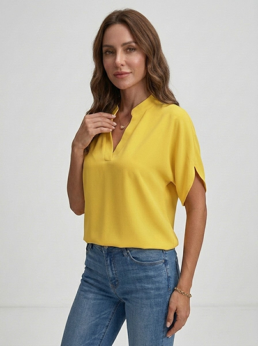Blusa leggera da donna in tessuto | Top estivo su misura con scollo a V e maniche a cappuccio giocose
