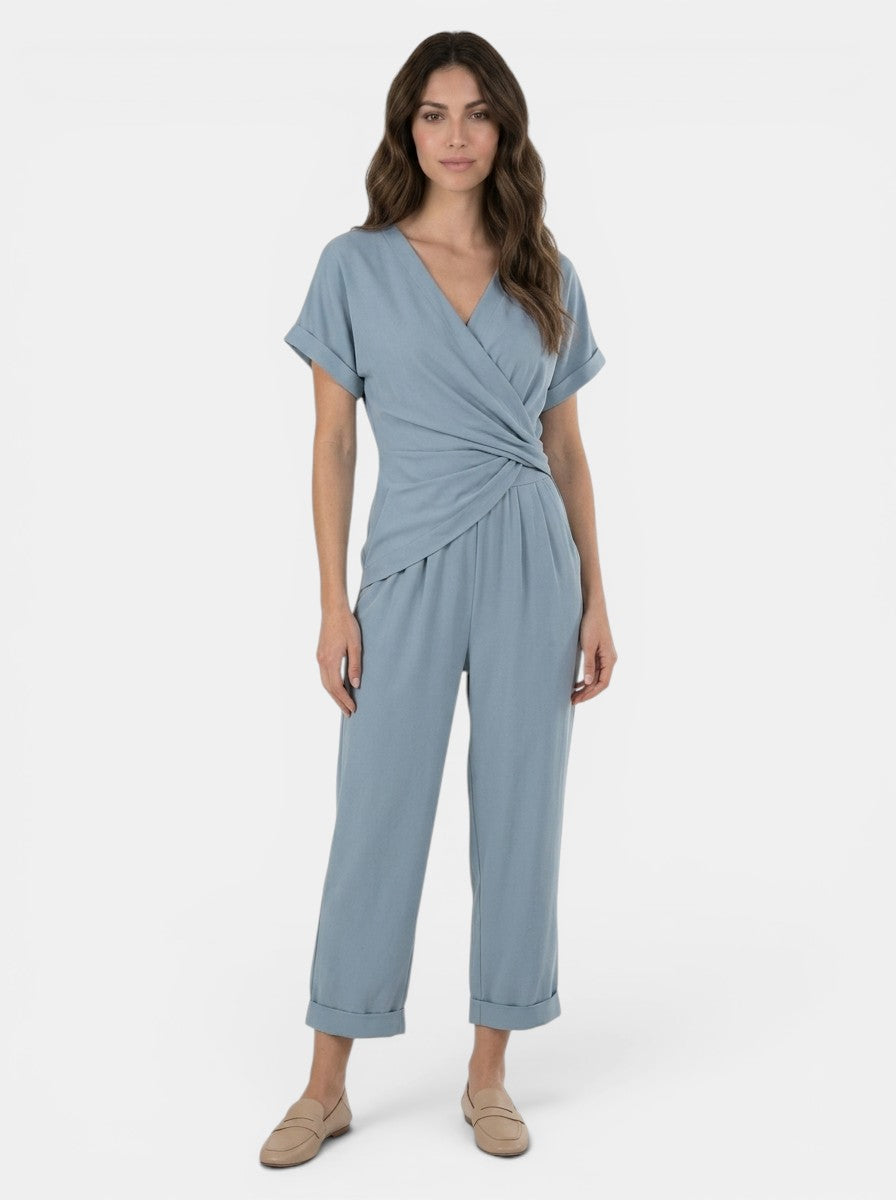Completo leggero da donna in due pezzi | Top elegante con incrocio frontale e pantaloni su misura