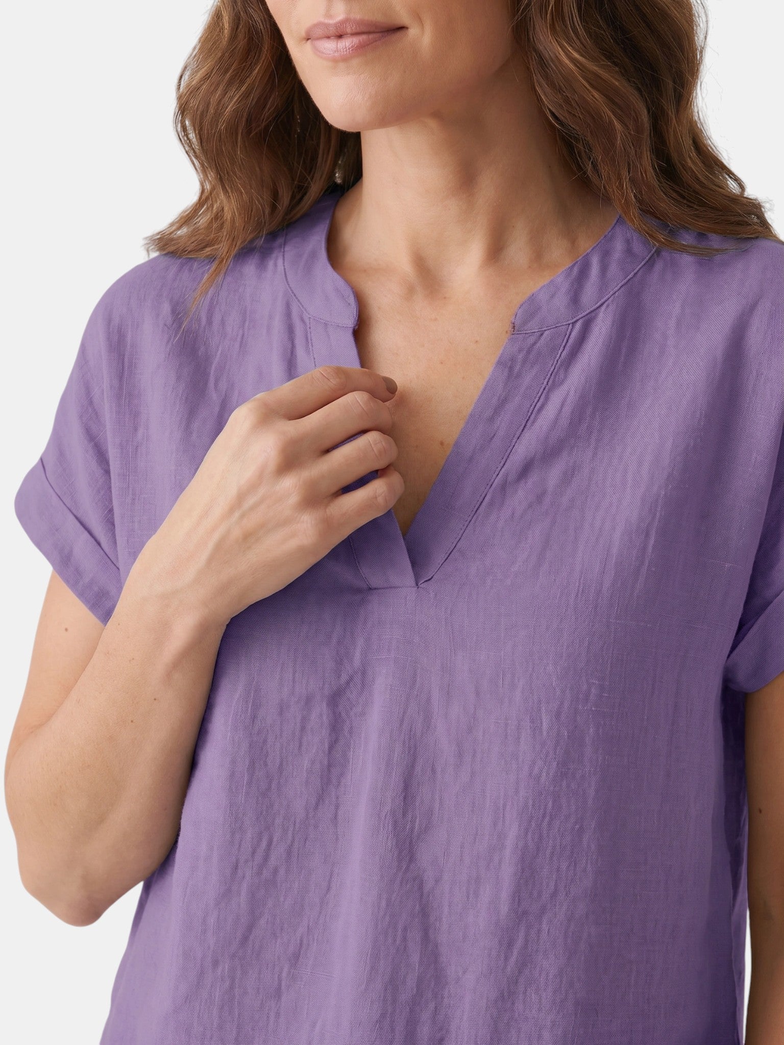 Blusa bianca da donna in tessuto morbido | Top estivo a scollo a V e vestibilità comoda